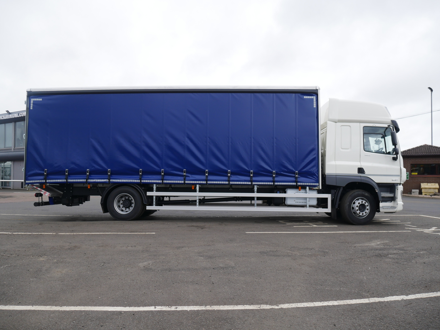 18 Tonne DAF CF 320 Curtainsider Truck For Sale LP19FDE MV Commercial