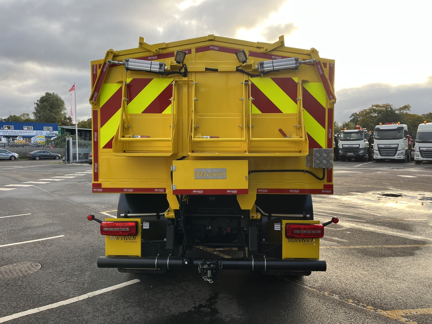 Tonne Daf Lf Hot Box With Marvtech Crane Truck For Sale L