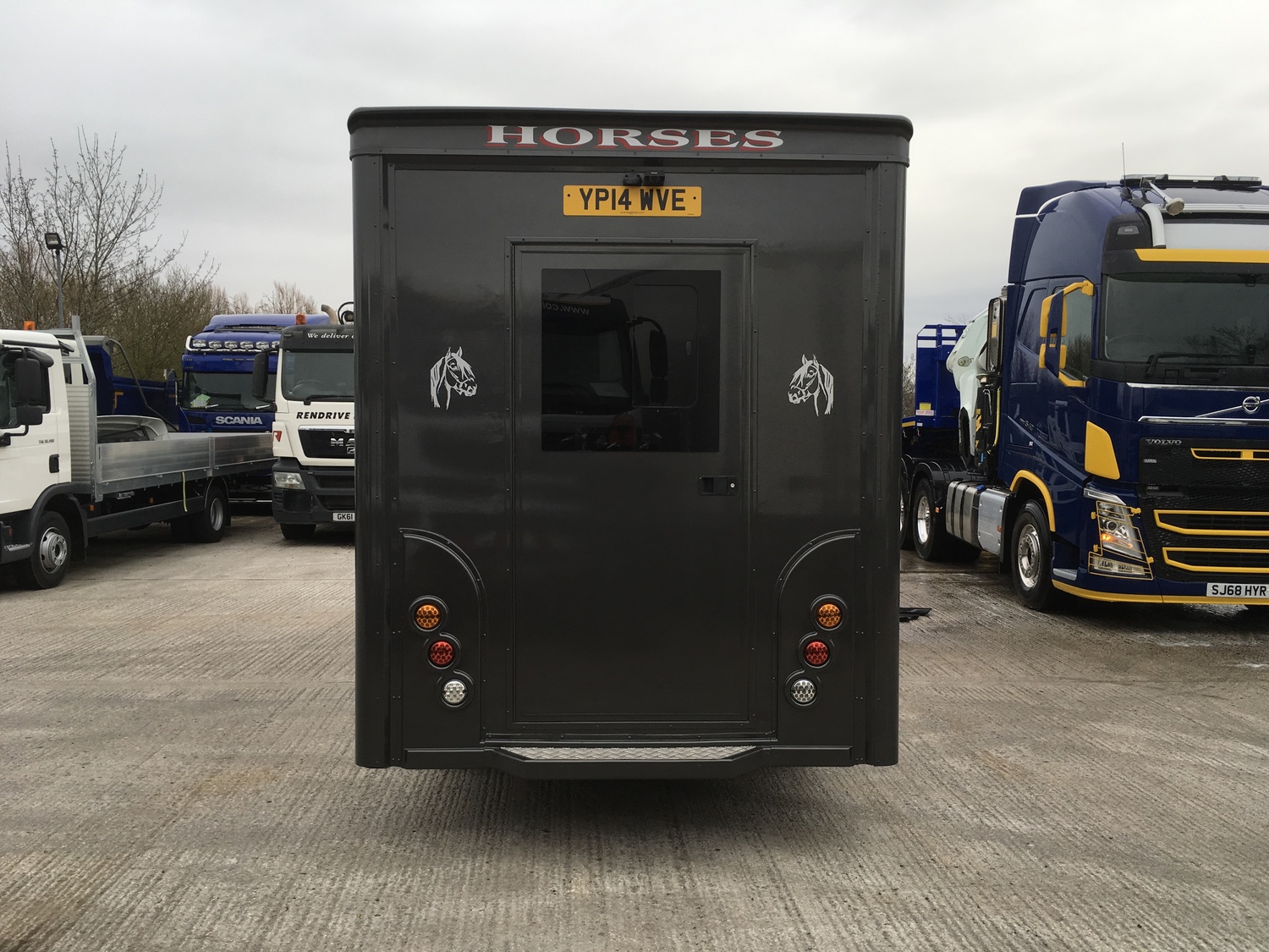 3.5 Tonne Renault Master Horse Box Truck For Sale YP14WVE MV Commercial