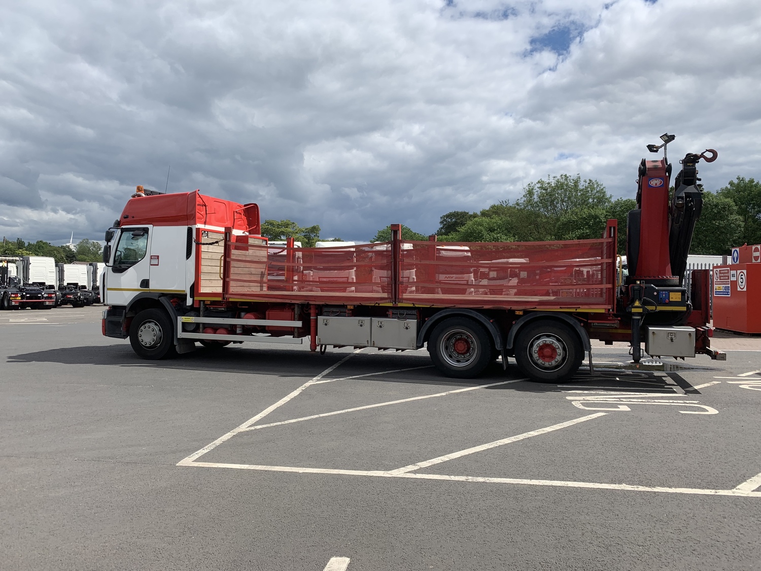 26 Tonne Renault Premium Flatbed With HMF Crane Truck For Sale FJ15EAX ...