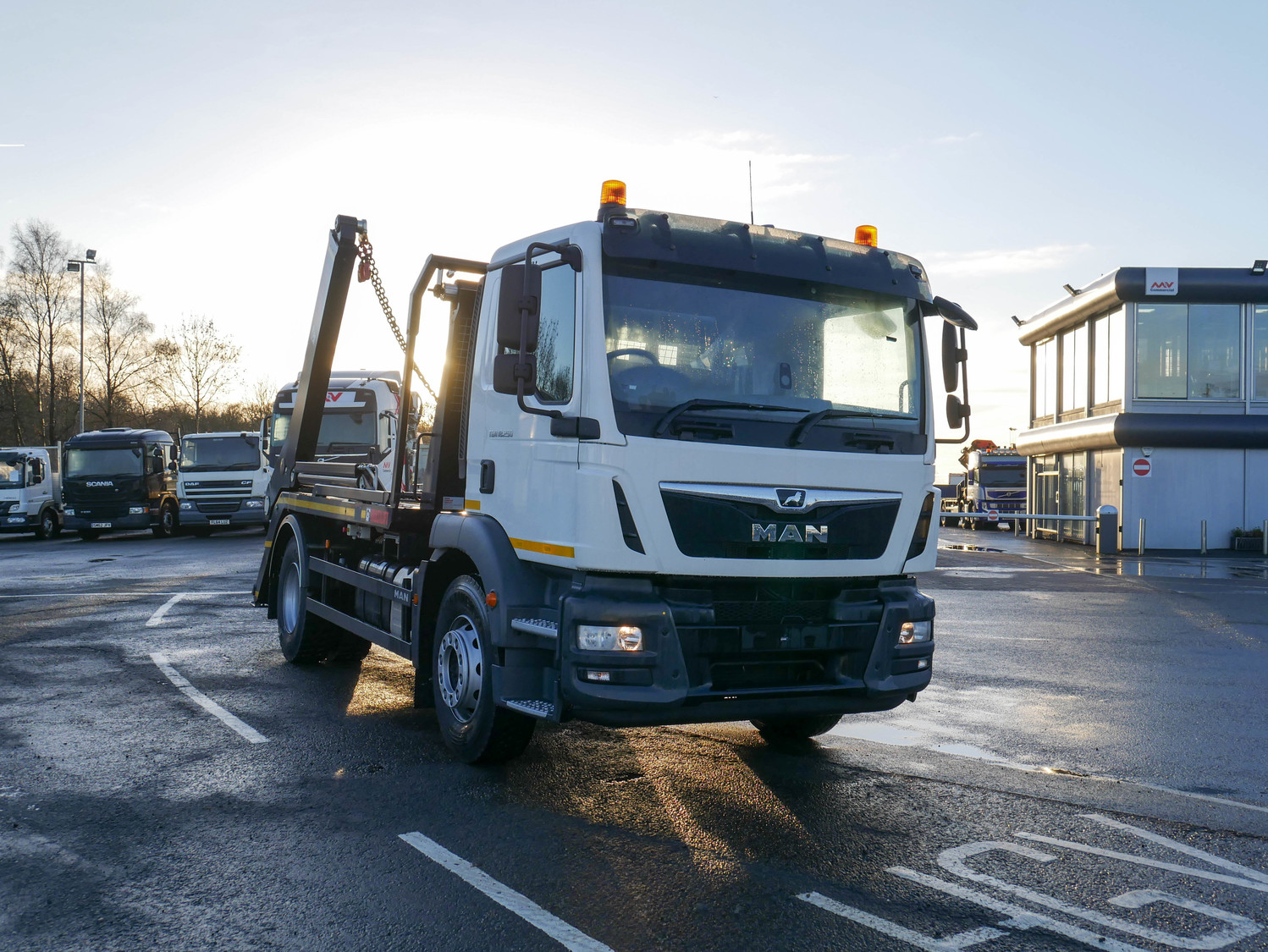 18 Tonne MAN TGM 18.250 Skip Loader With Multilift Crane Truck For Sale ...