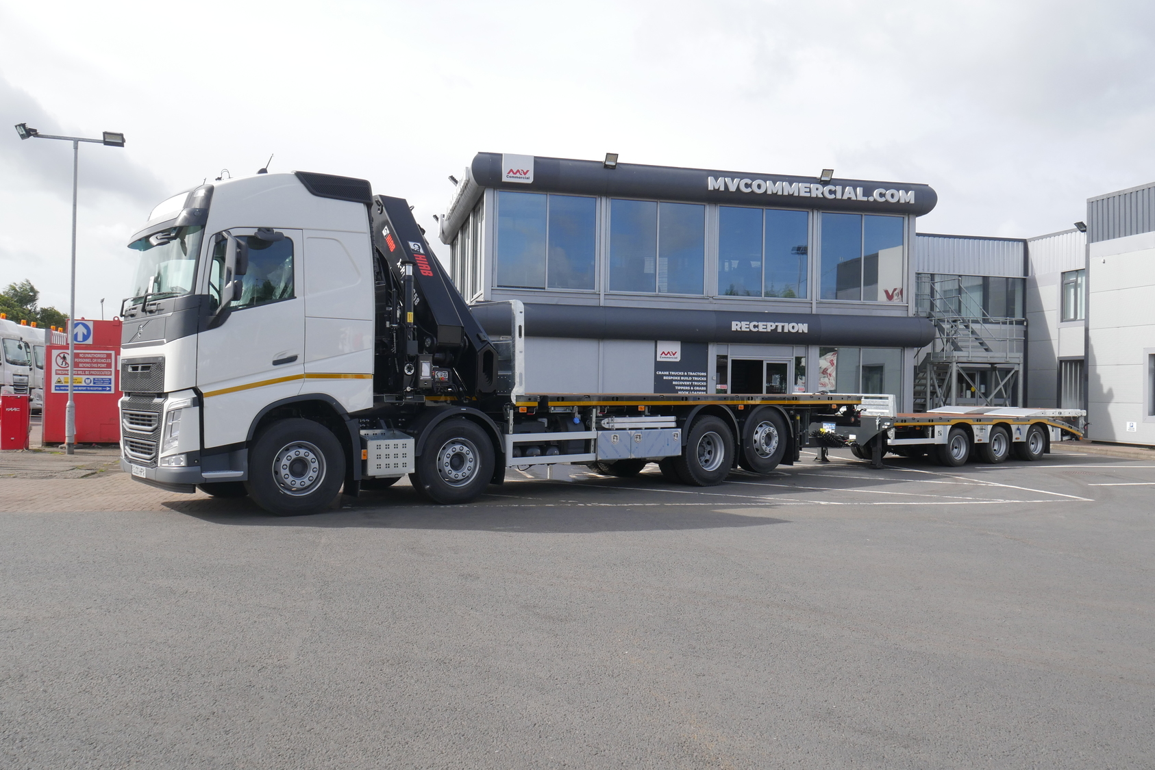 32 Tonne Volvo FH 460 Cabin Spec With HIAB Crane Truck For Sale MVB273