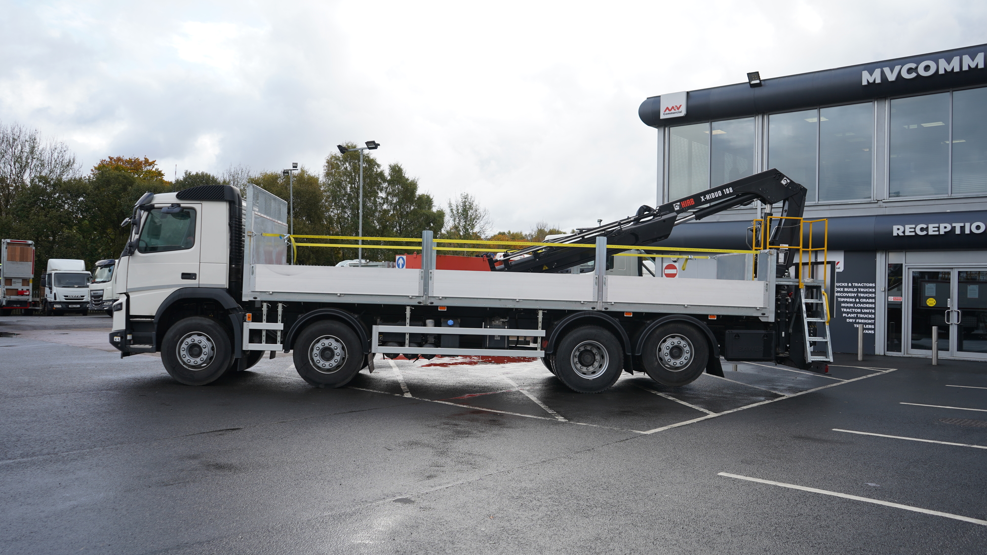 32 Tonne Volvo Fmx 460 Flatbed With Hiab Crane Truck For Sale Sj20hsg