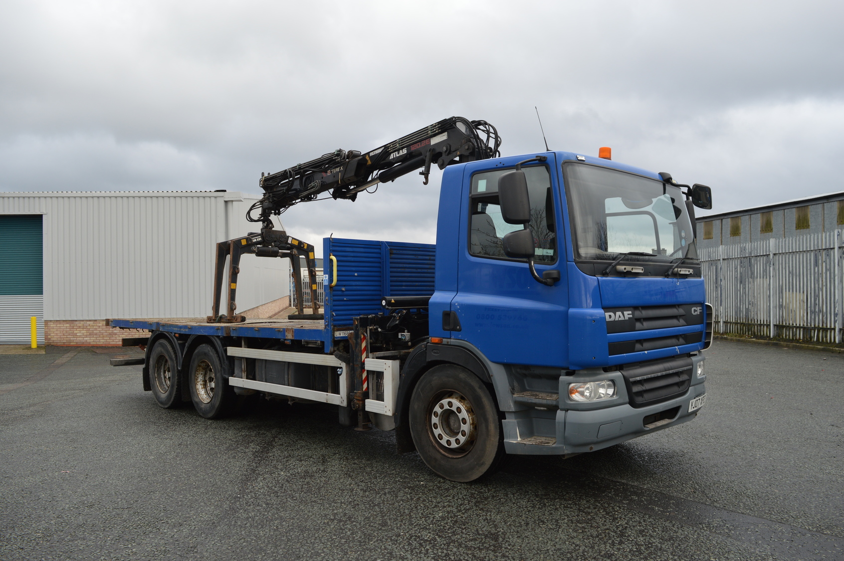 26 Tonne DAF CF 75.310 Flatbed With Atlas Crane Truck For Sale YJ07XPZ ...