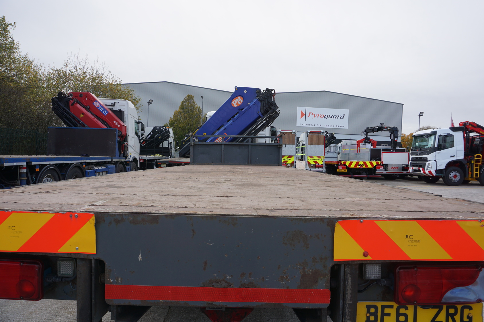 26 Tonne Man Tgs 26360 Flatbed With Pm Crane Truck For Sale Bf61zrg