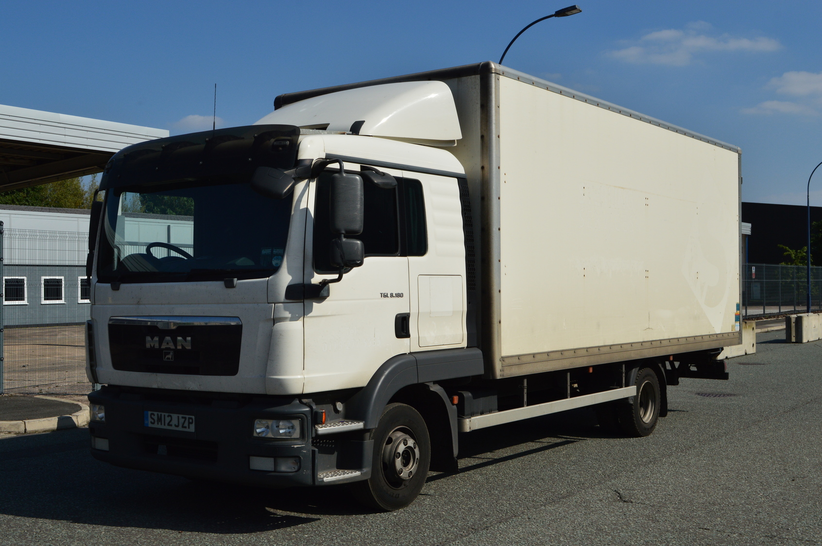 tonne licence for 7.5 vehicle SM12JZP 8.180  TGL Box Truck MV MAN Tonne Sale For 7.5