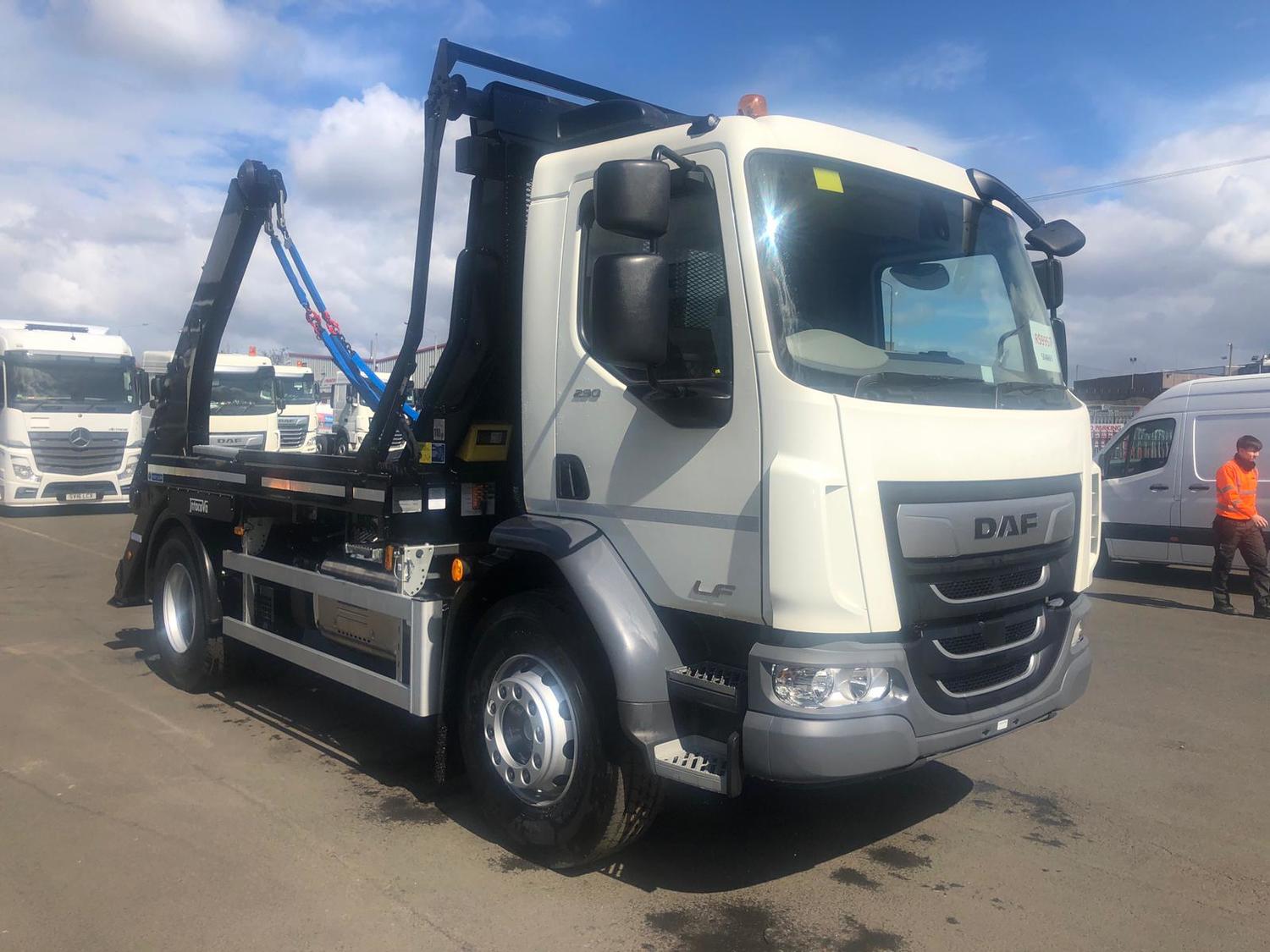 18 Tonne DAF LF 290 Skip Loader Truck For Sale SM22CKA MV Commercial