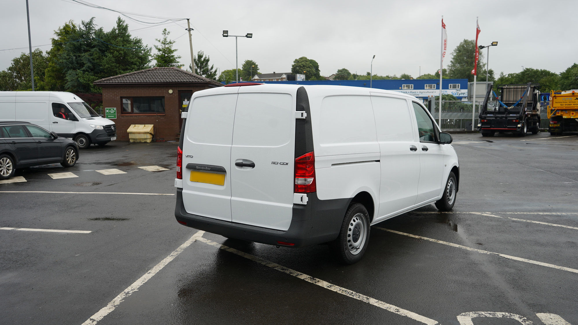 Under 35 Tonne Mercedes Benz Vito 110 L2 Pure Van Truck For Sale